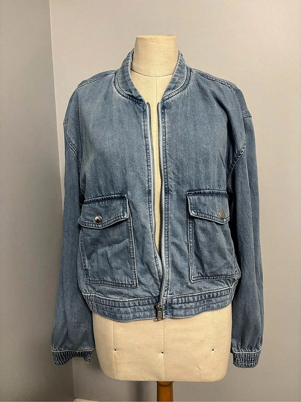 Denim Utility Jacket in Blue Size Large